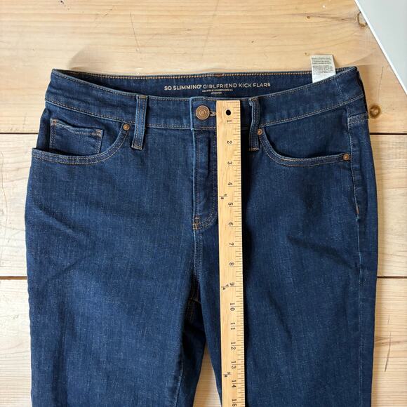 Chico's EUC Women's So Slimming Girlfriend Kick Flare Frayed Hem Jeans Size 6 - Picture 10 of 10